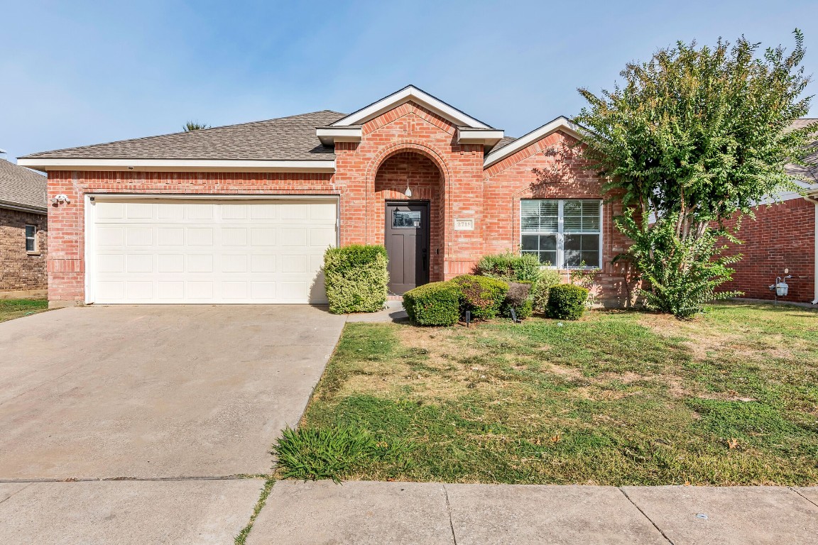 2718 Sun Rise Lane Grand Prairie TX 75052