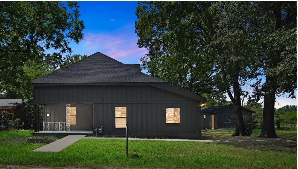 405 Walker Street Eustace TX 75124