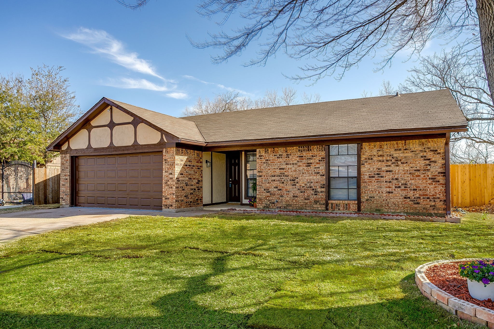 1812 Briar Run Benbrook TX 76126