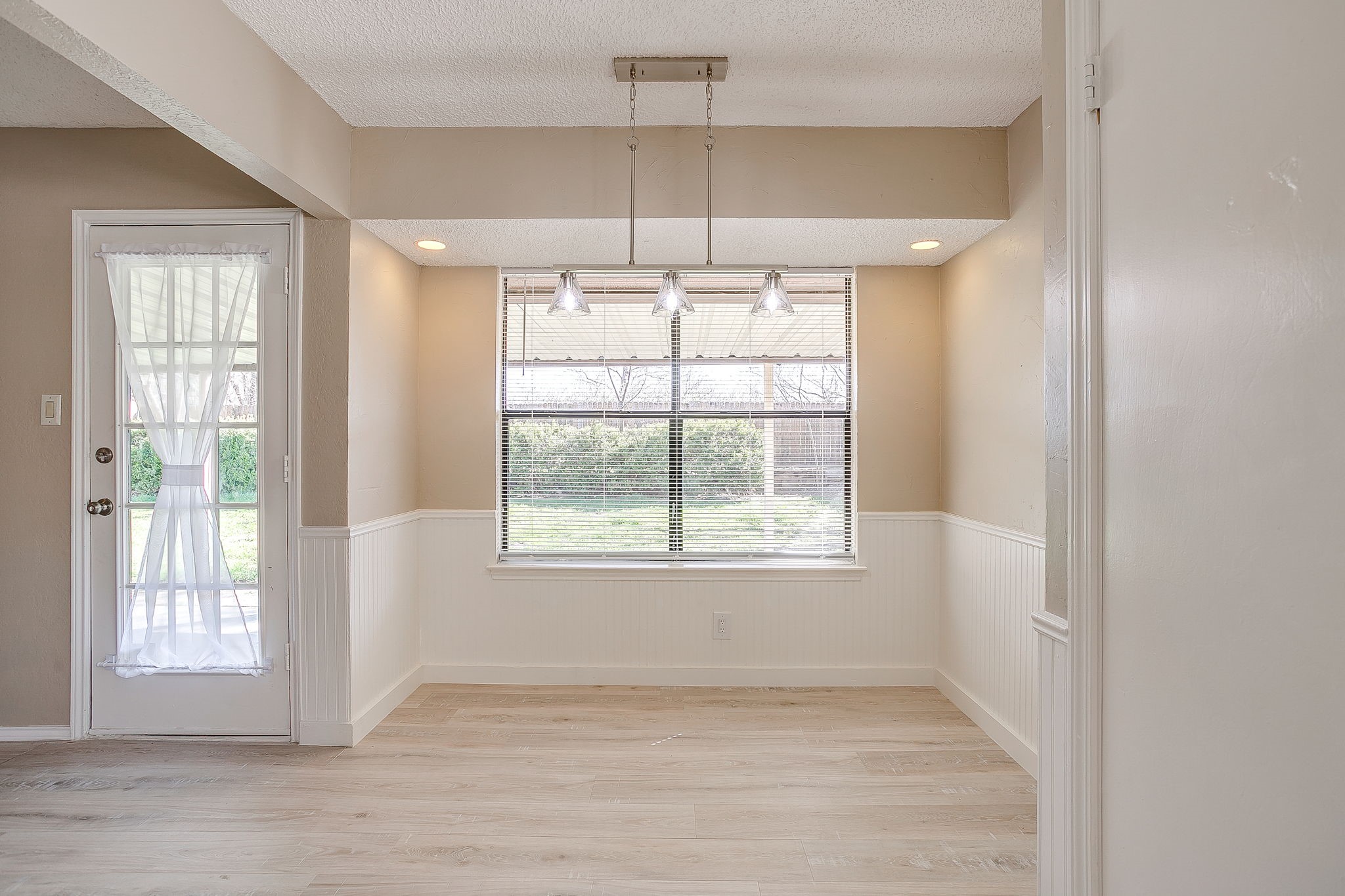 1812 Briar Run Benbrook TX 76126