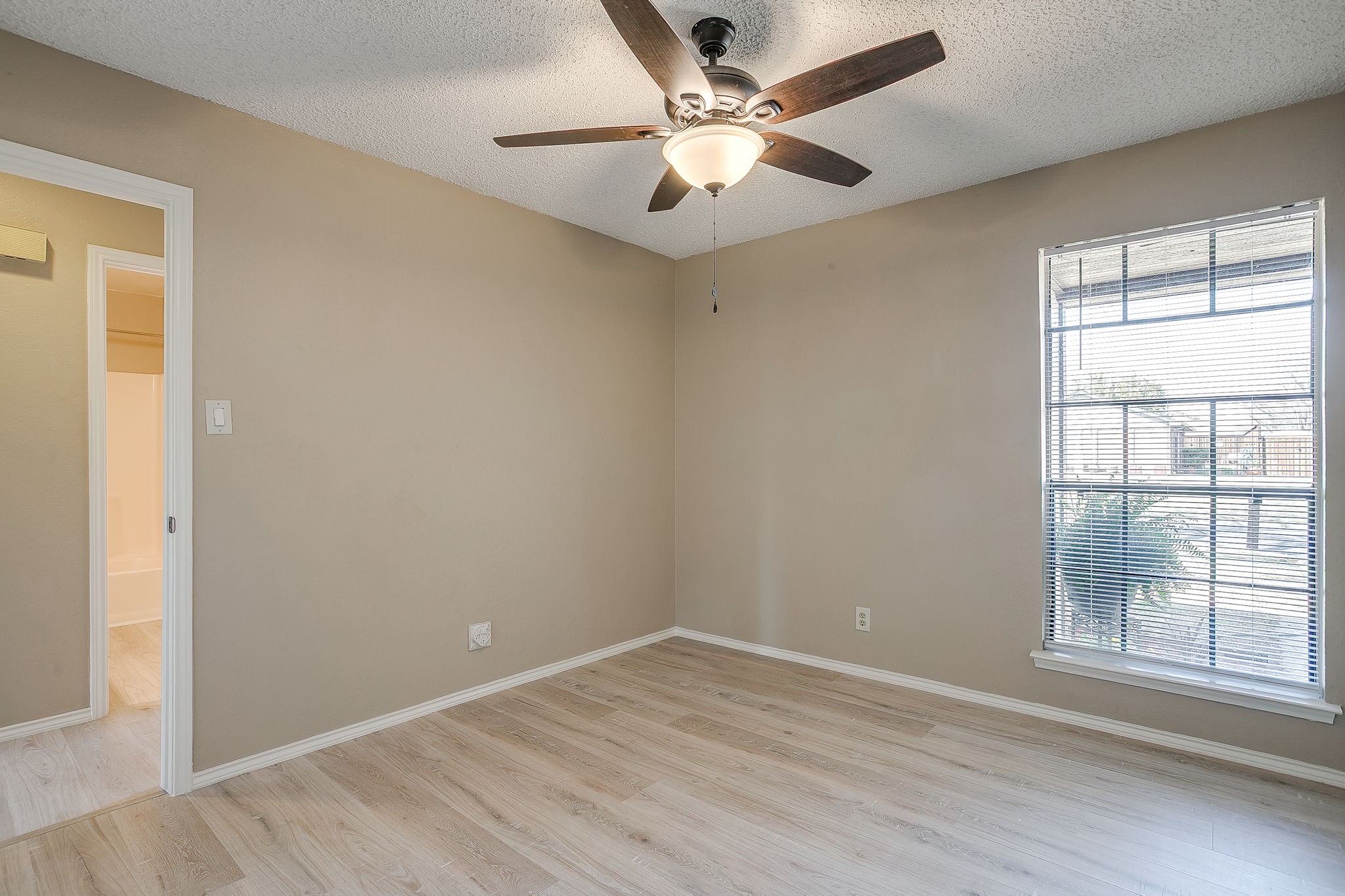 1812 Briar Run Benbrook TX 76126