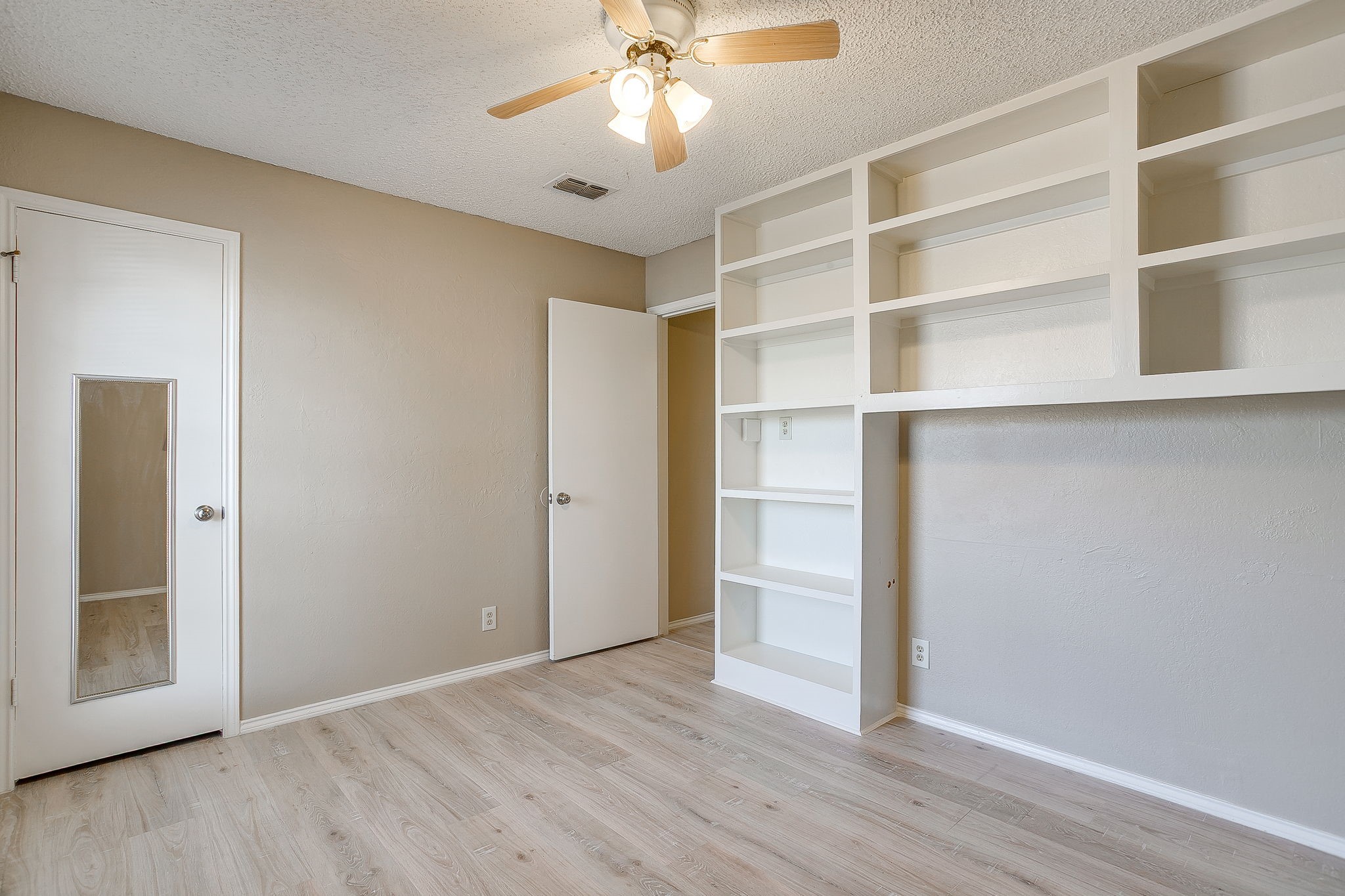 1812 Briar Run Benbrook TX 76126