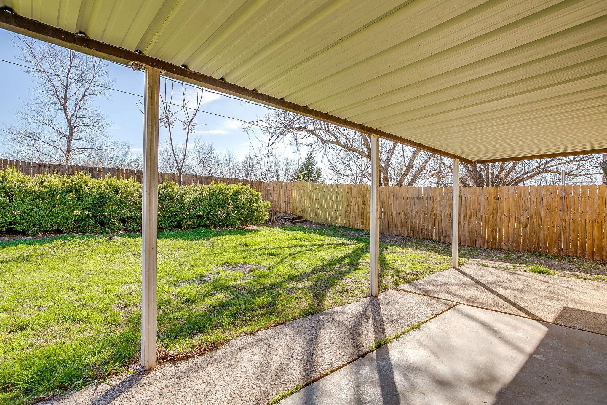 1812 Briar Run Benbrook TX 76126