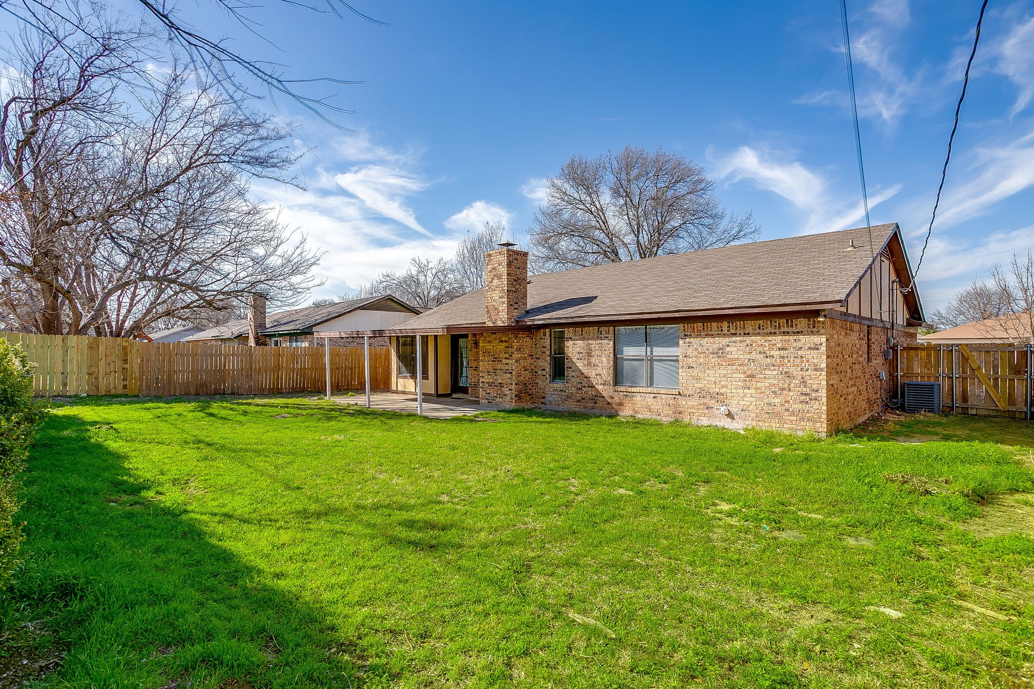 1812 Briar Run Benbrook TX 76126
