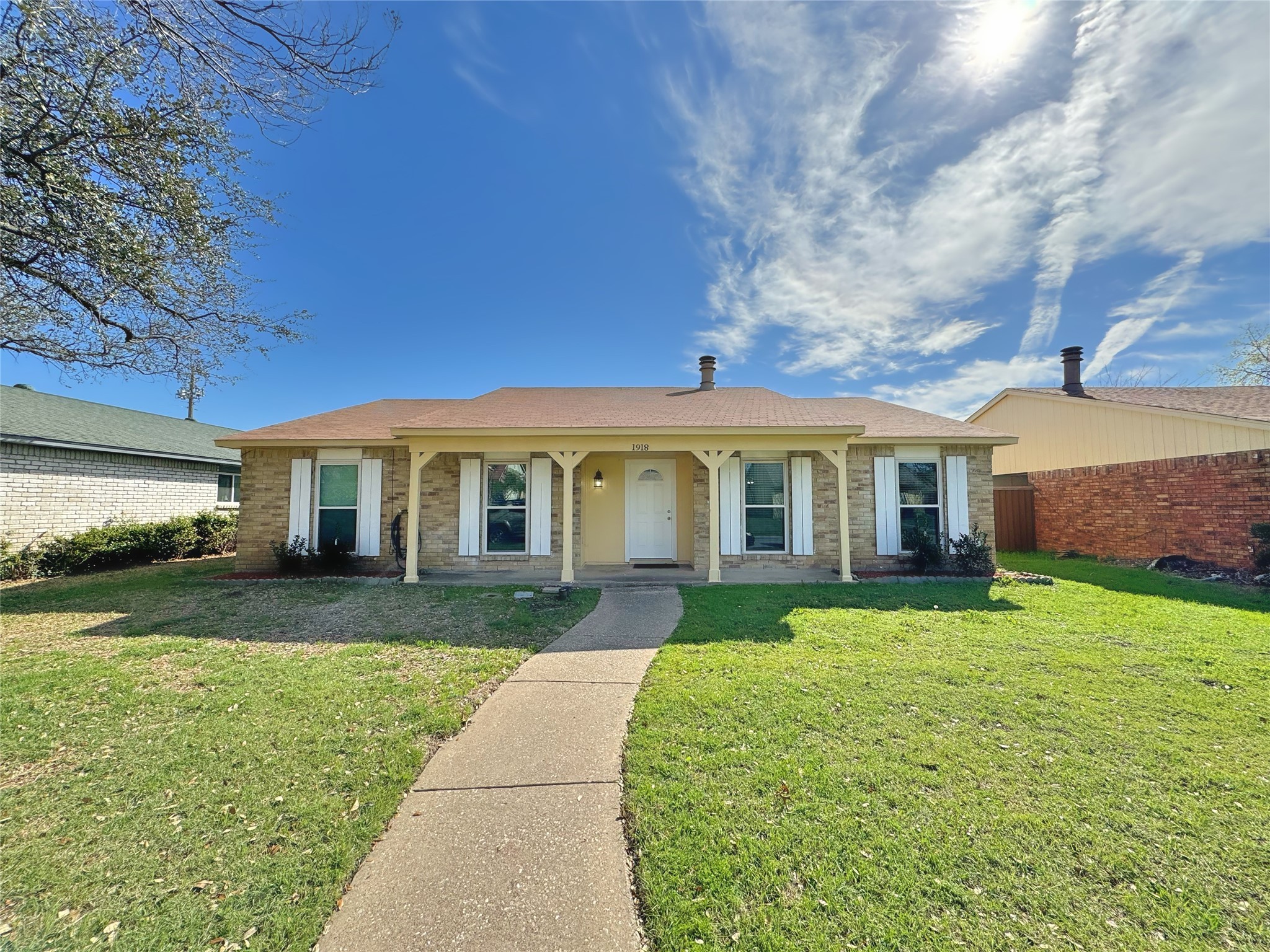 1918 Glenwick Lane Garland TX 75040