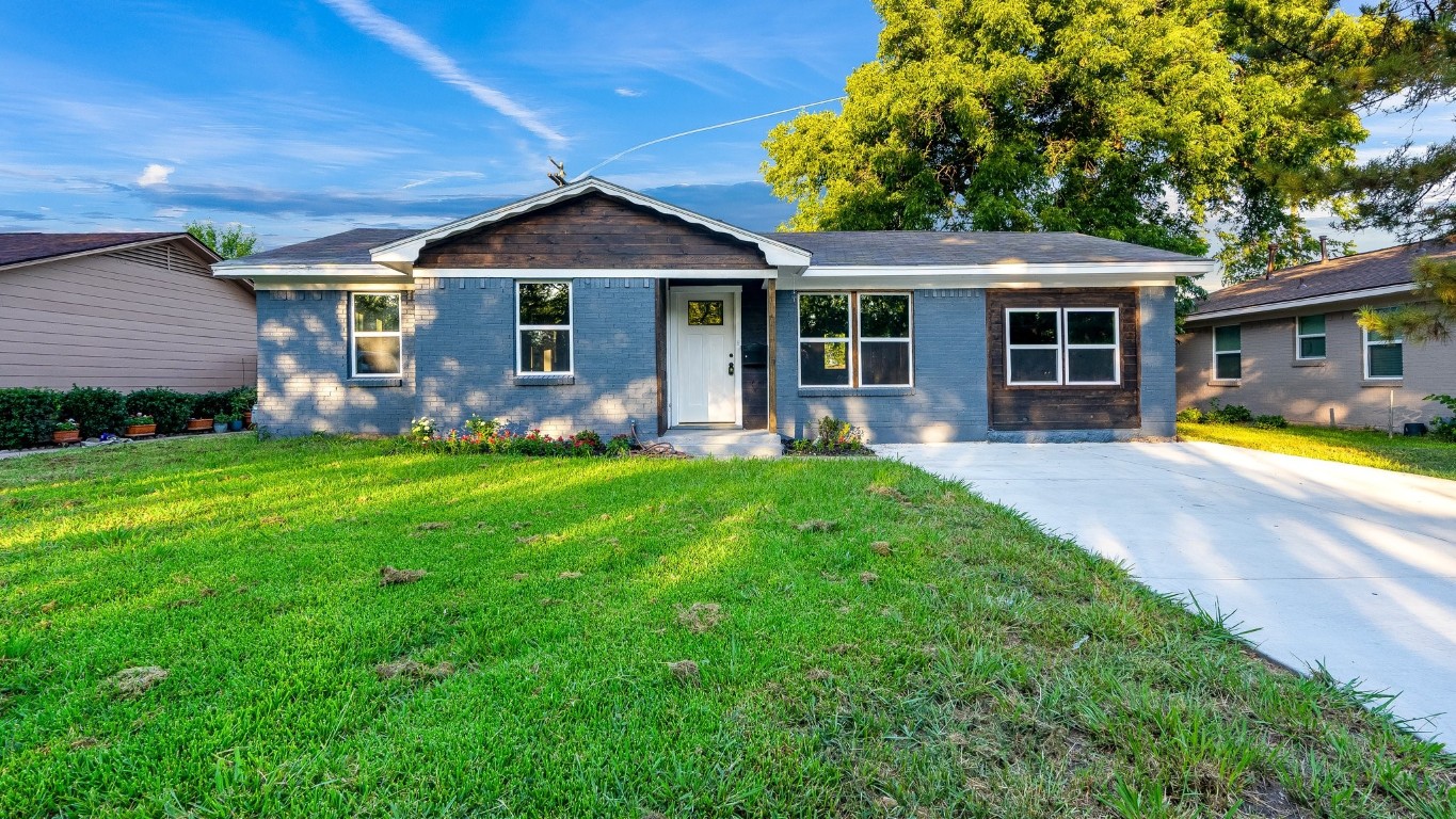 2029 Lee Street Mesquite TX 75149