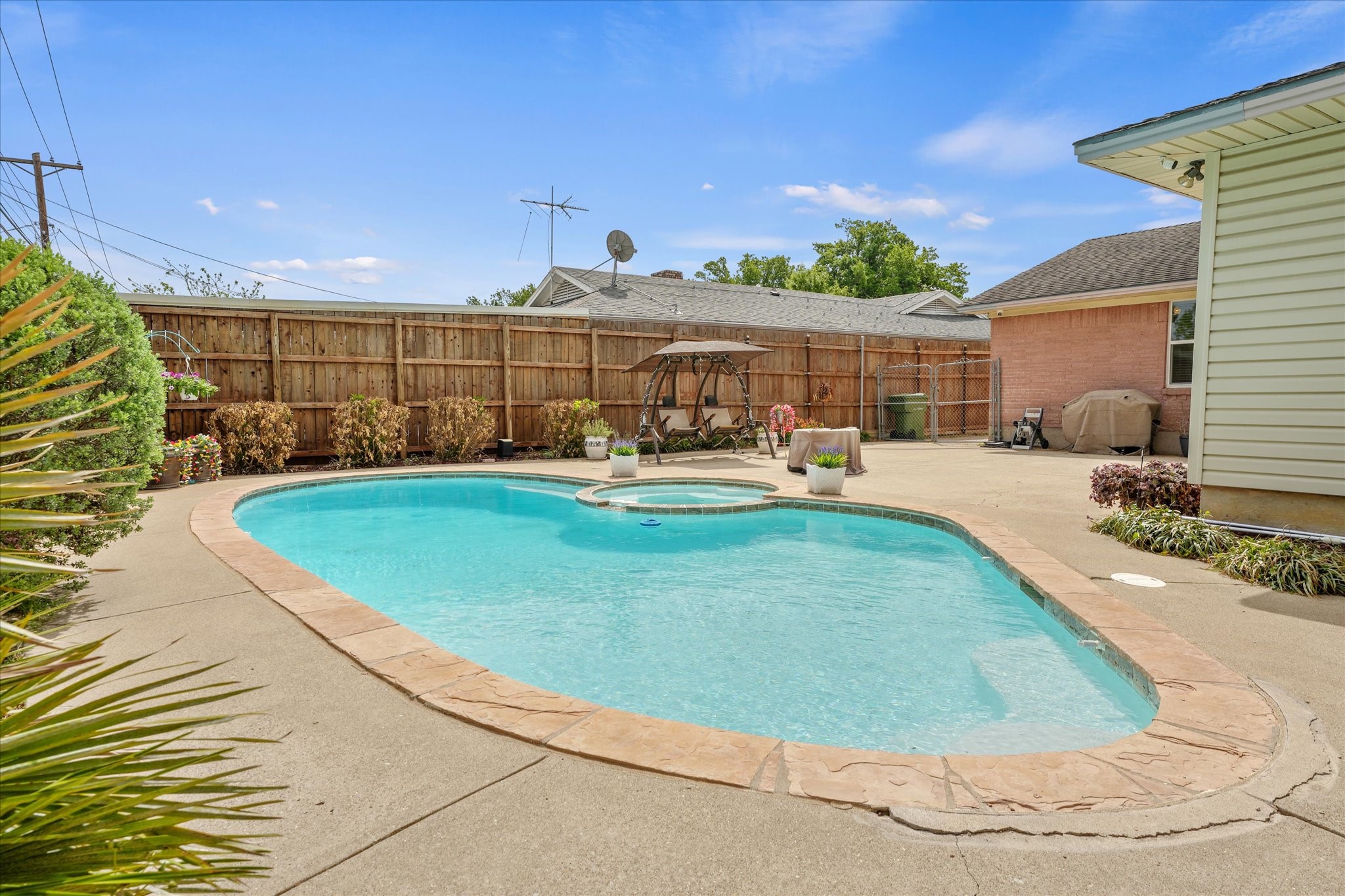 1233 Bardfield Avenue Garland TX 75041
