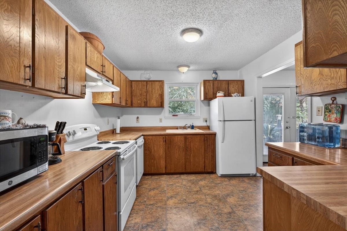 1706 Hitching Post Road Granbury TX 76049