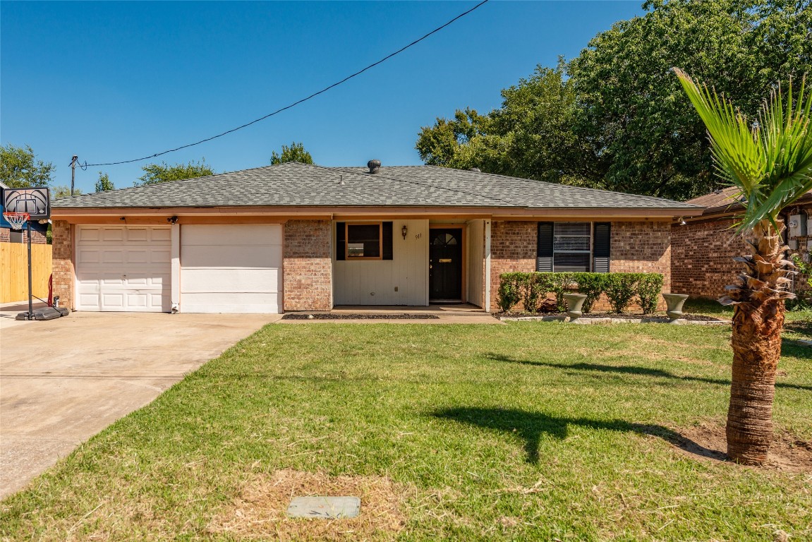 911 Broadway Avenue Euless TX 76040