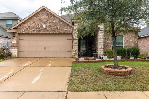 1205 Cottonwood Drive Crowley TX 76036