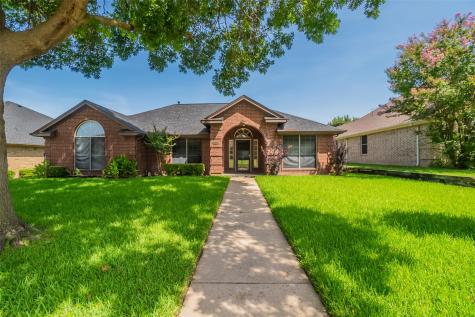 1221 Holly Hill Drive Grand Prairie TX 75052