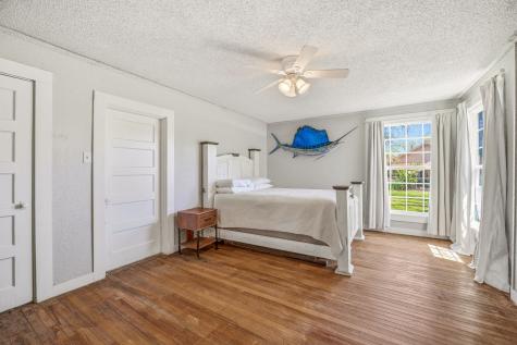 733 S Austin Street De Leon TX 76444