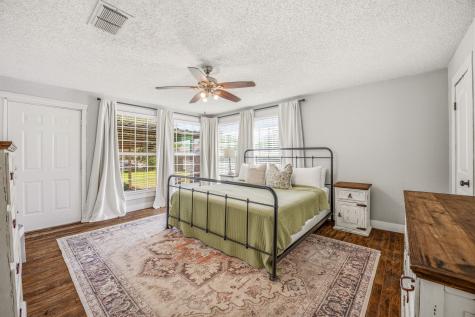 733 S Austin Street De Leon TX 76444