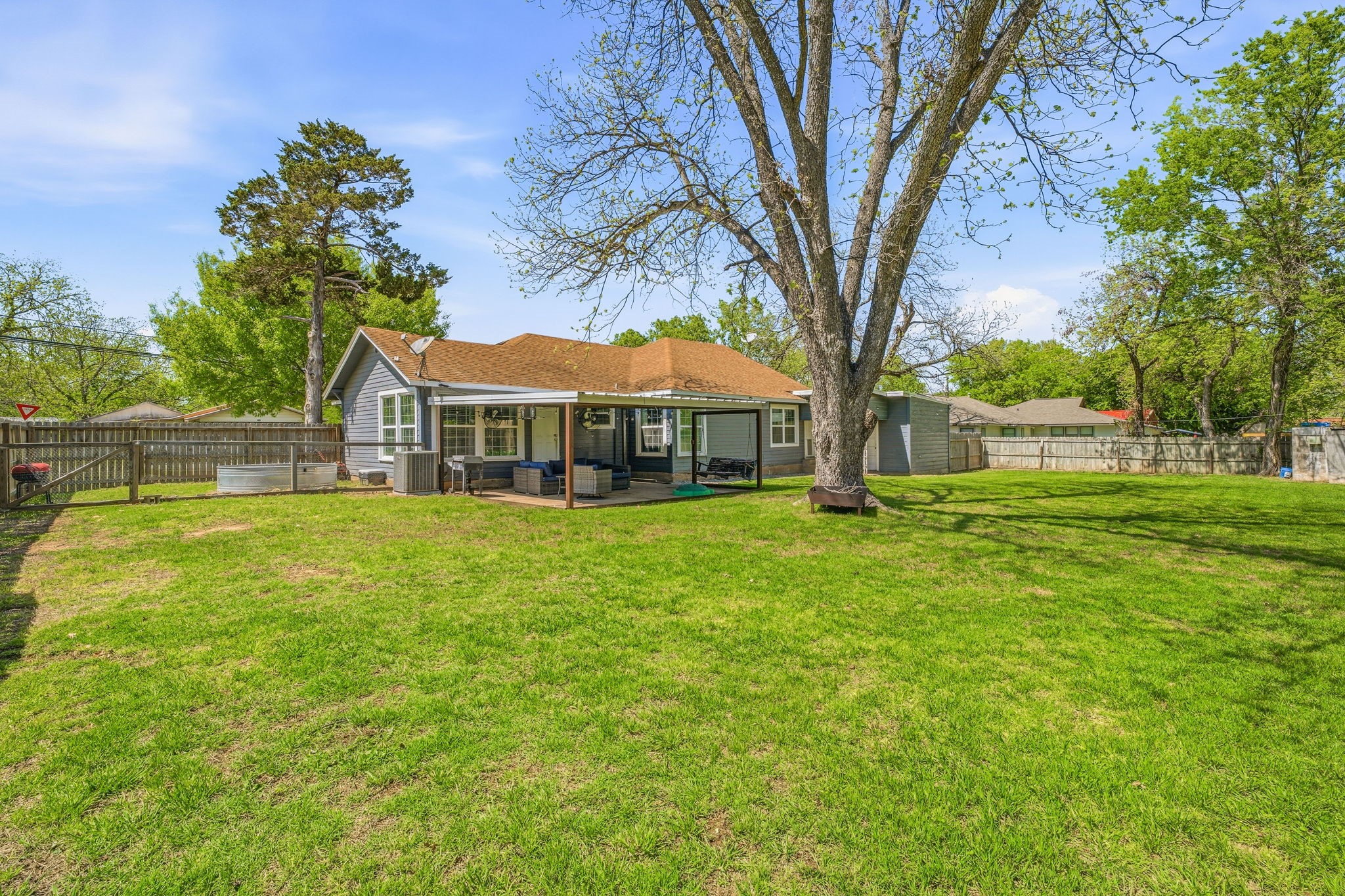 733 S Austin Street De Leon TX 76444