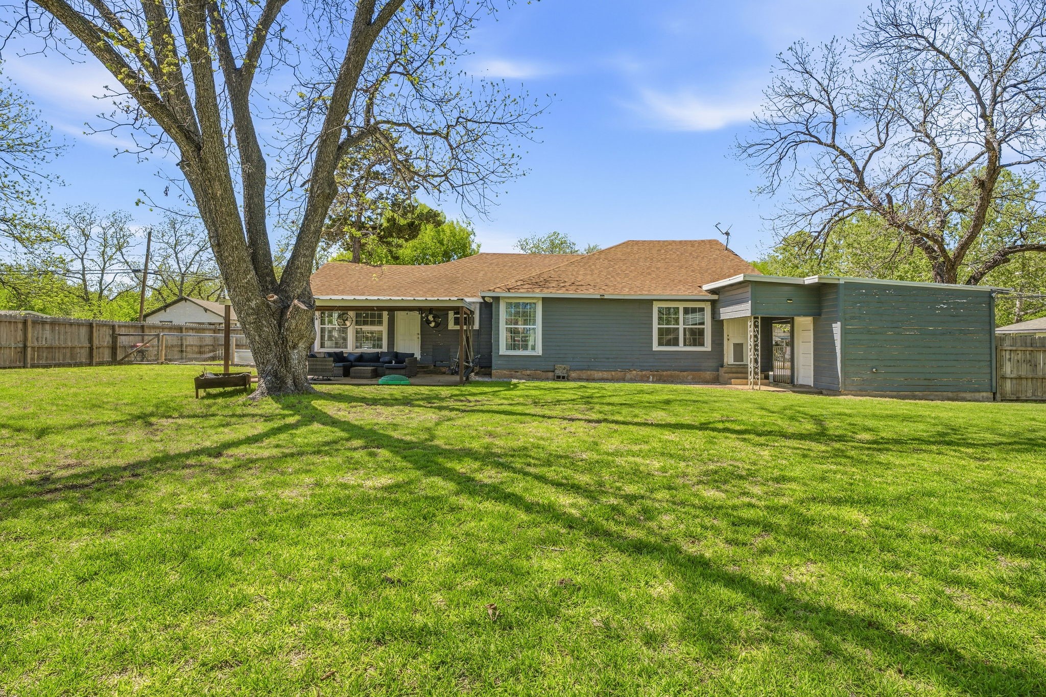 733 S Austin Street De Leon TX 76444