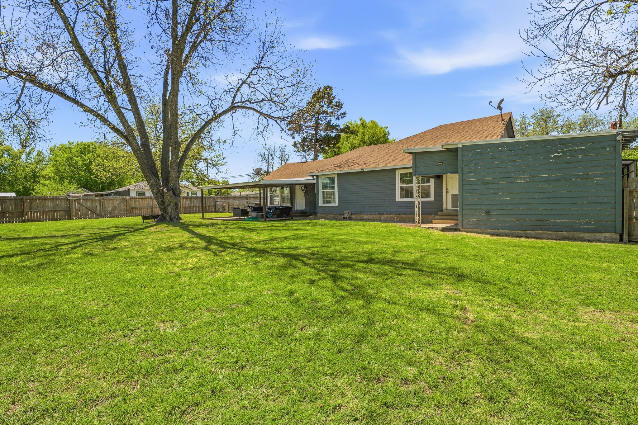 733 S Austin Street De Leon TX 76444