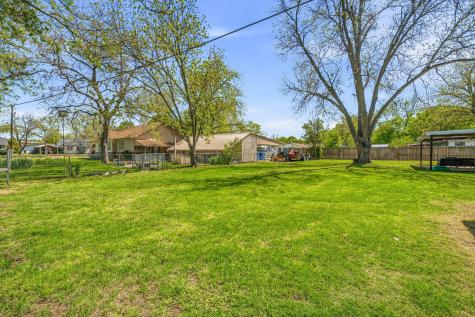 733 S Austin Street De Leon TX 76444