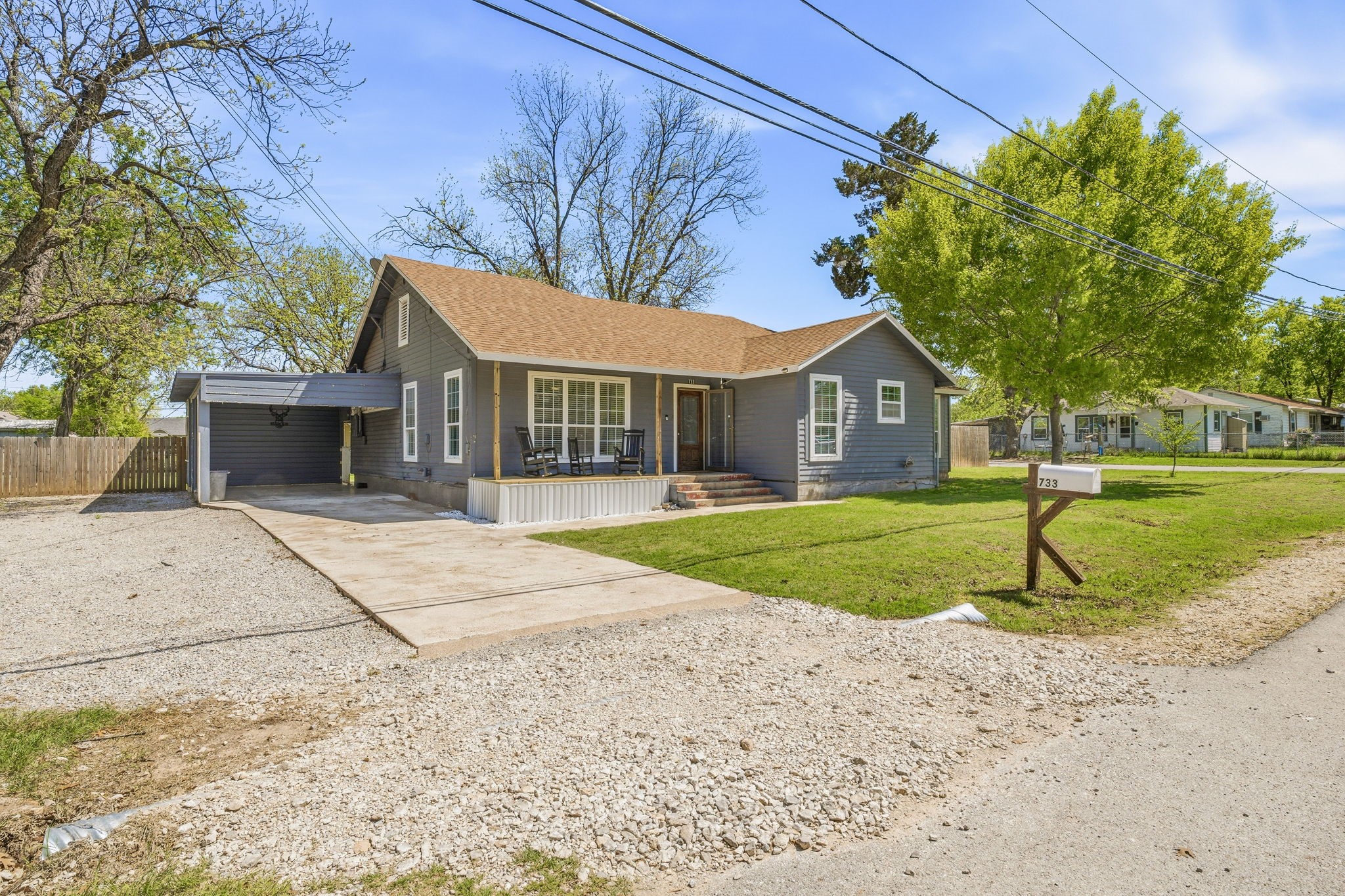 733 S Austin Street De Leon TX 76444
