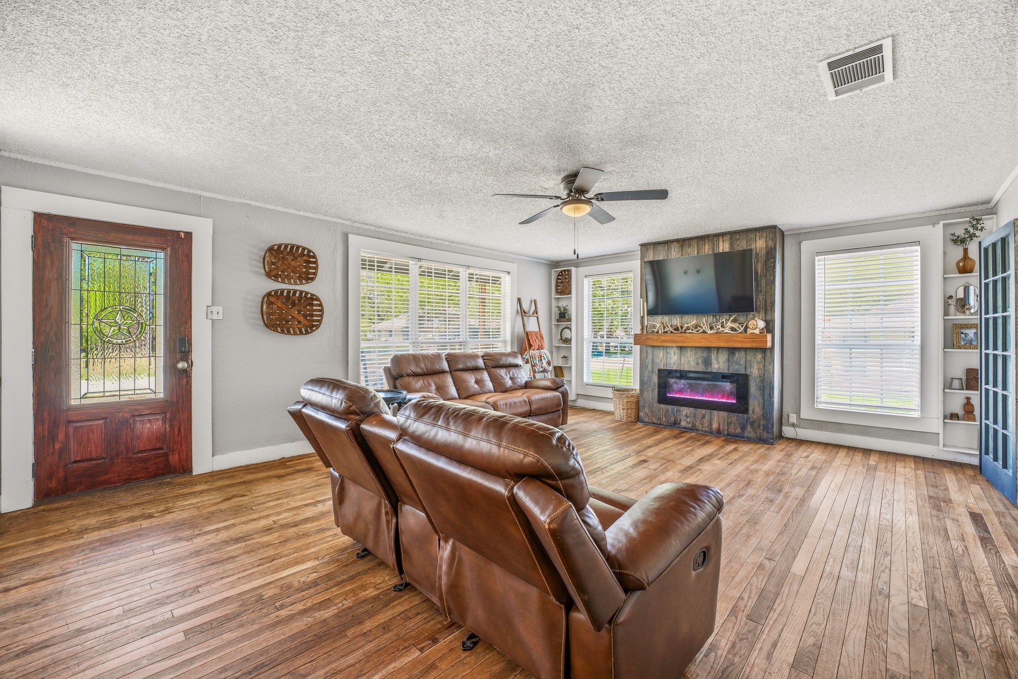 733 S Austin Street De Leon TX 76444