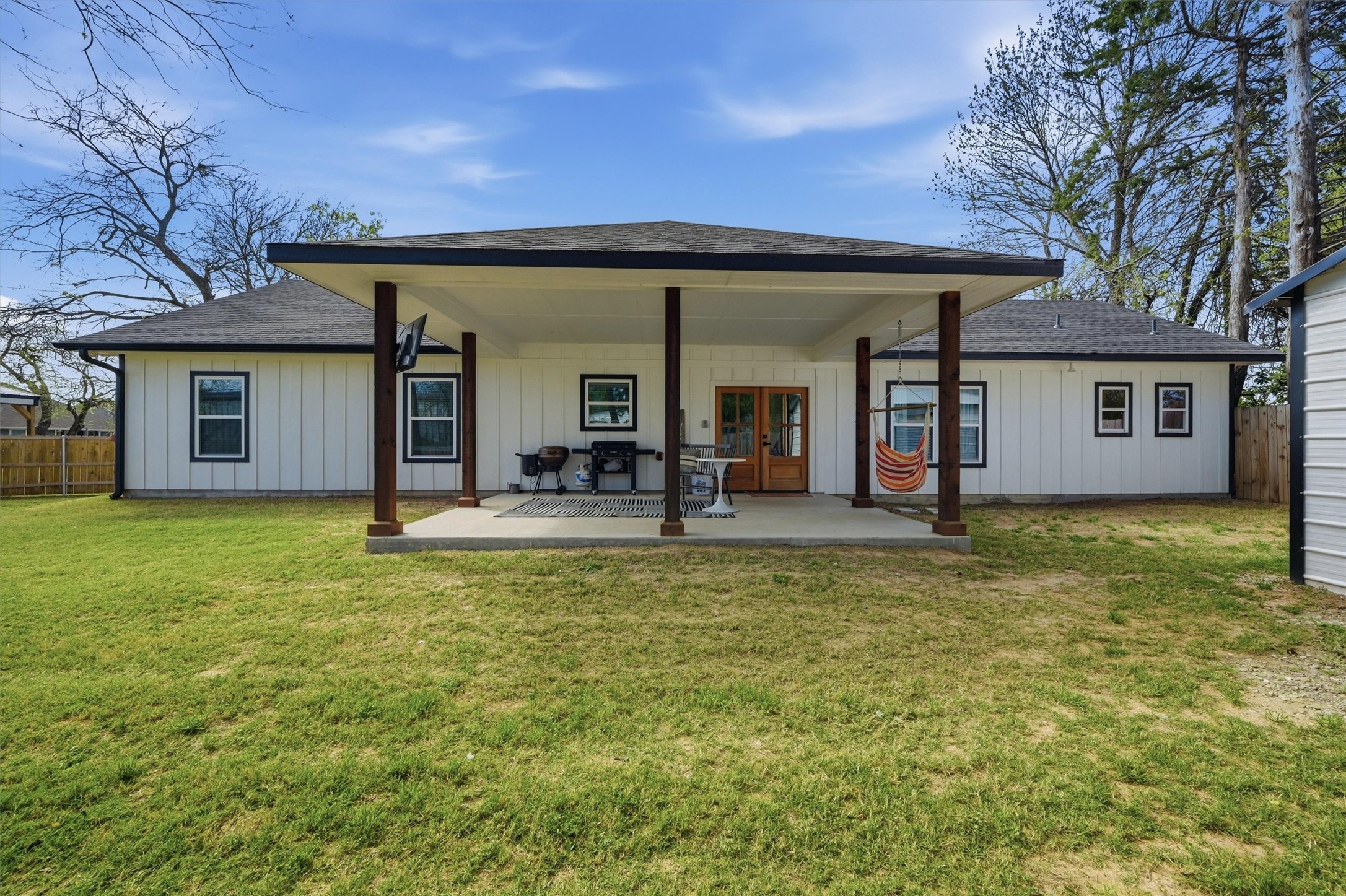 501 Bonham Street Tom Bean TX 75491