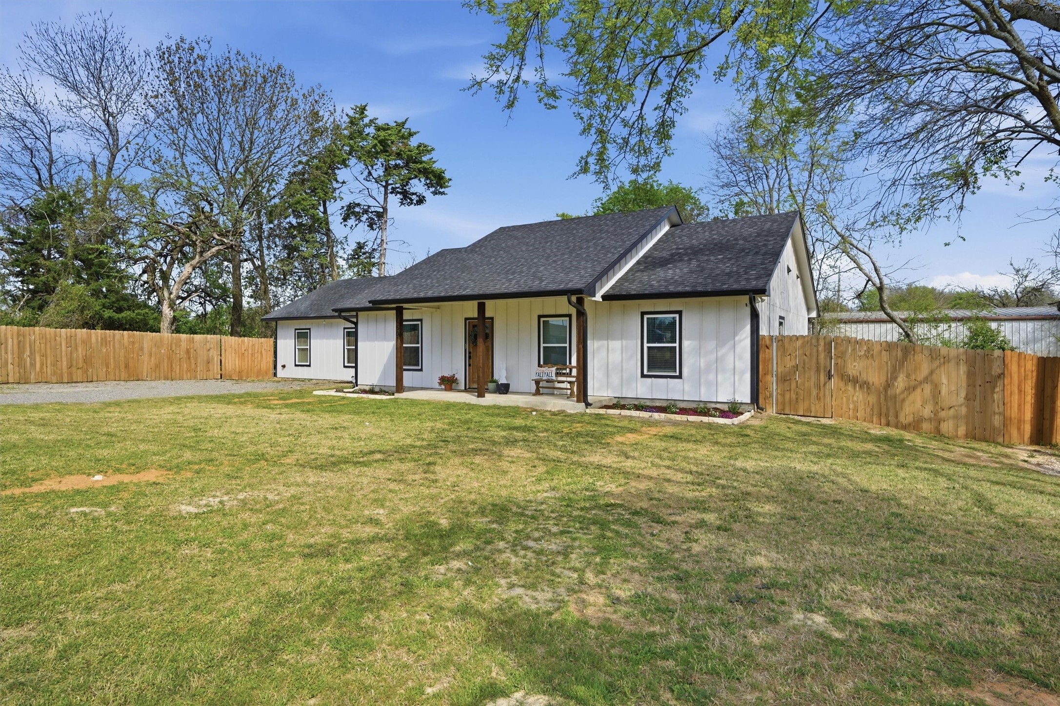 501 Bonham Street Tom Bean TX 75491