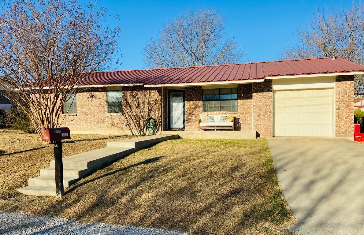 1401 Marie Street Comanche TX 76442
