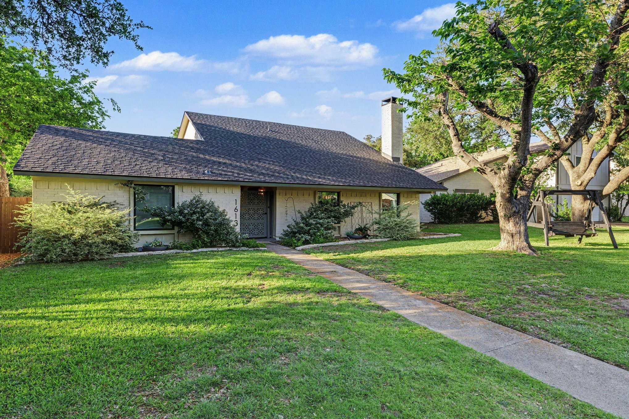 1613 Sara Lane Richardson TX 75081