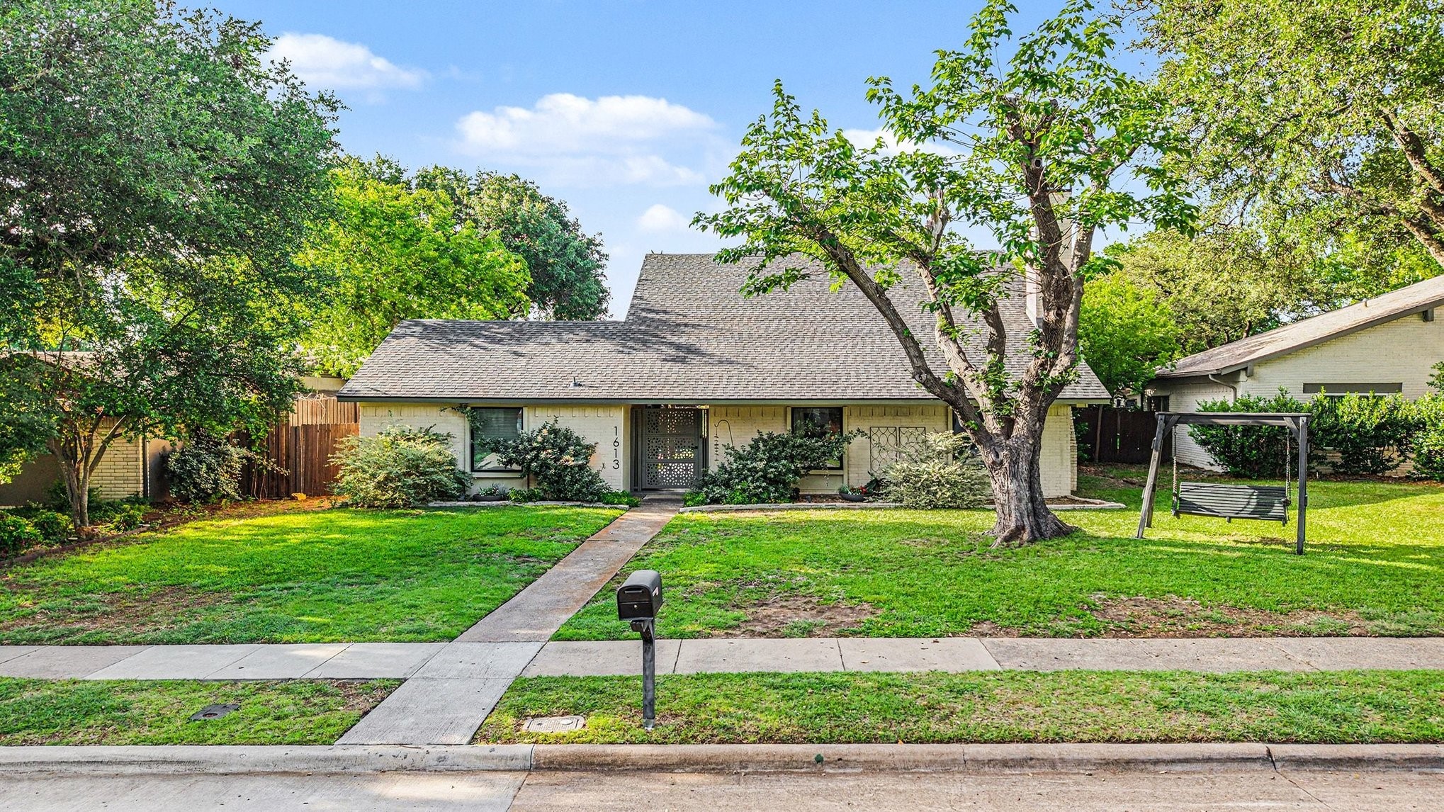 1613 Sara Lane Richardson TX 75081
