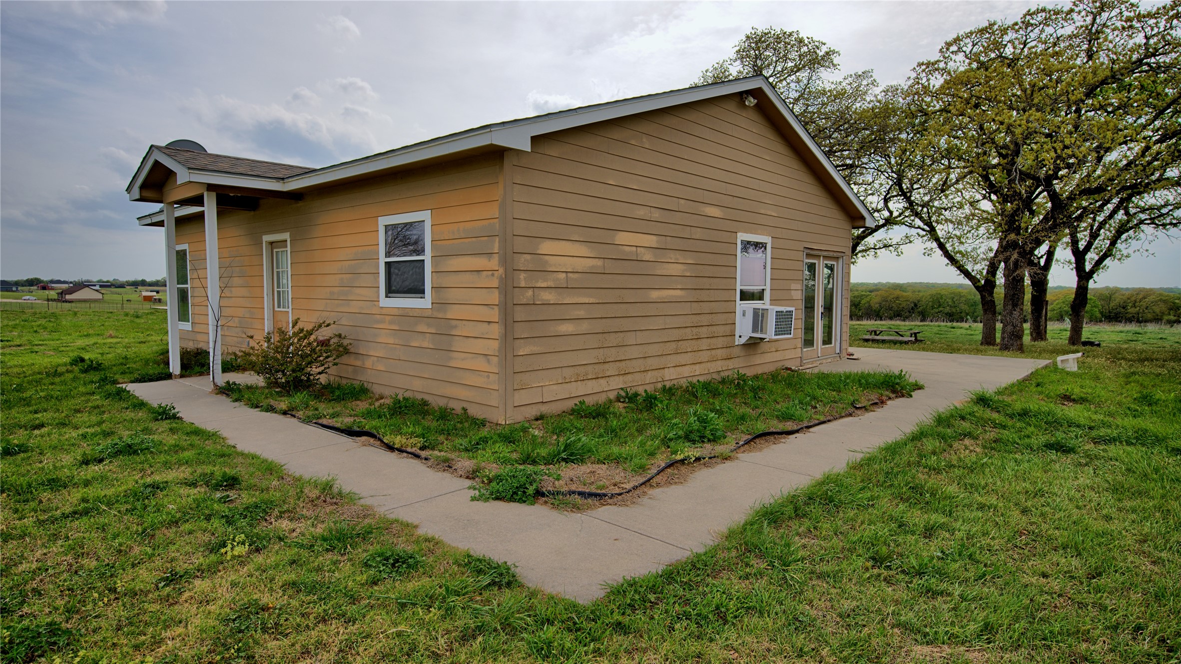 688 Alamo Road Montague TX 76251