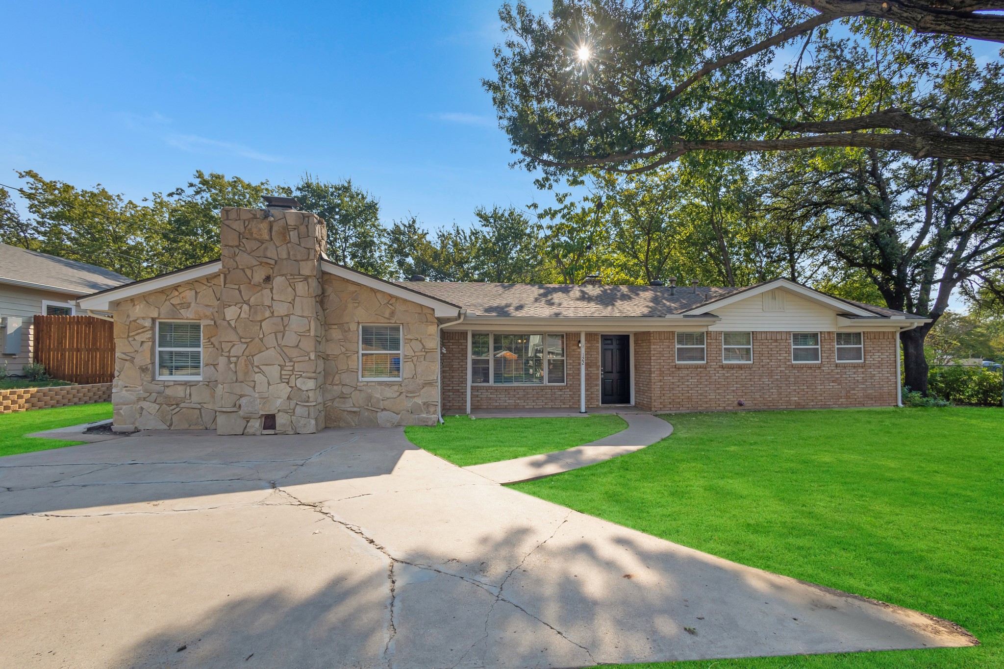 122 N College Avenue Justin TX 76247