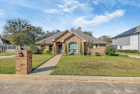 601 Hilltop Court Kennedale TX 76060