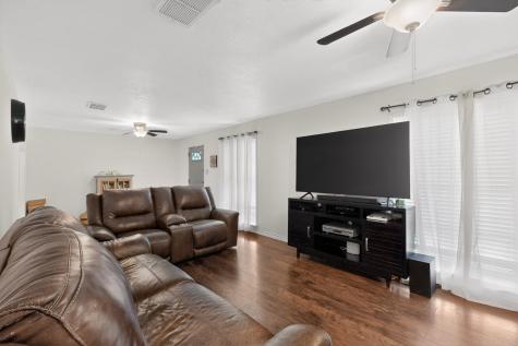 8927 Beckley View Avenue Dallas TX 75232