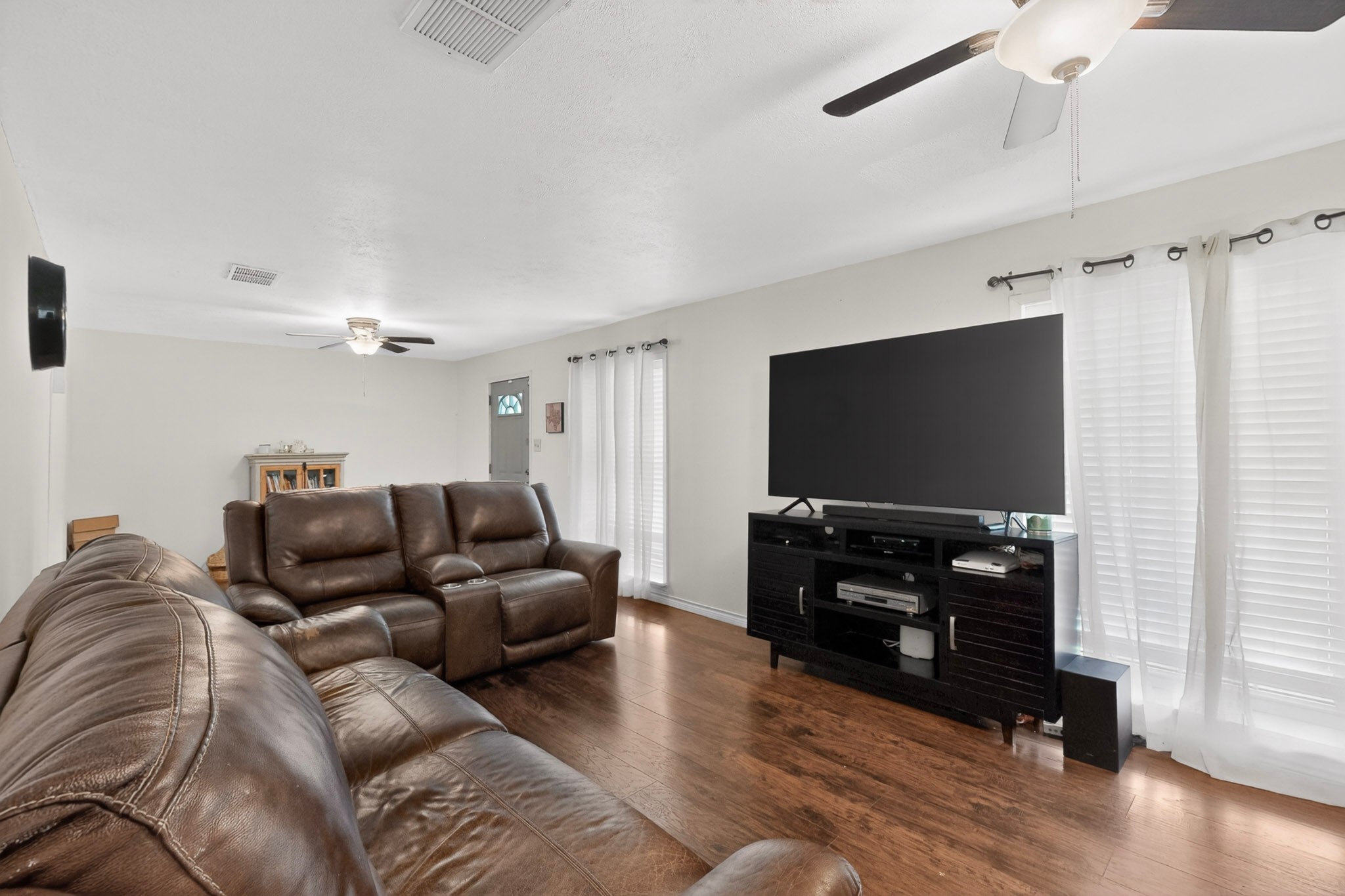 8927 Beckley View Avenue Dallas TX 75232
