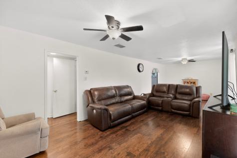 8927 Beckley View Avenue Dallas TX 75232