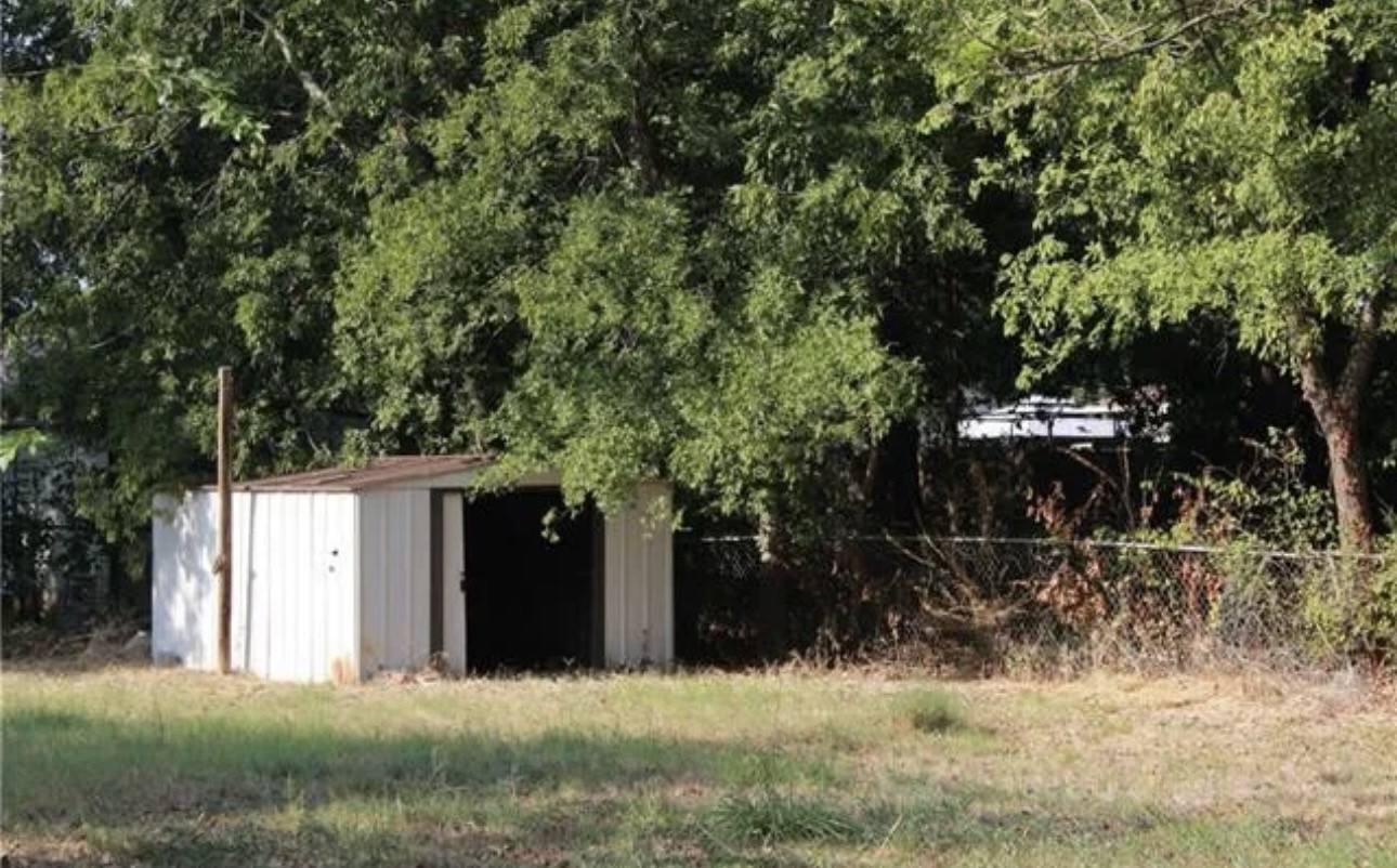 301 E Wood Street Streetman TX 75859
