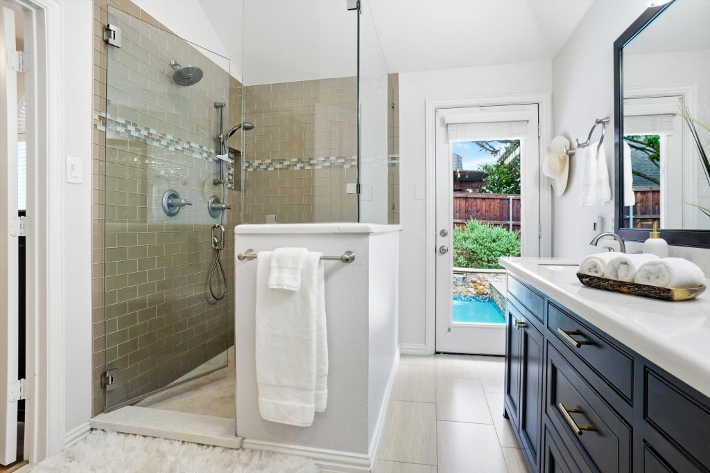 112 Silkwood Grapevine TX 76051