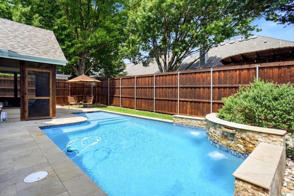 112 Silkwood Grapevine TX 76051