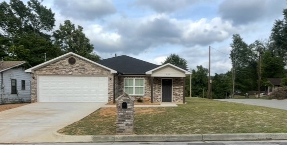 926 S Academy Avenue Tyler TX 75701