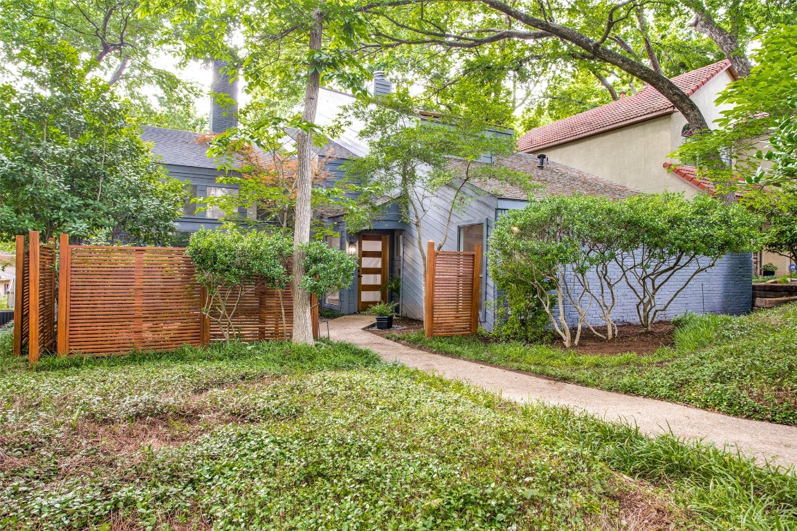 925 Easton Place Dallas TX 75218