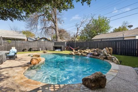 2235 Mistletoe Boulevard Fort Worth TX 76110