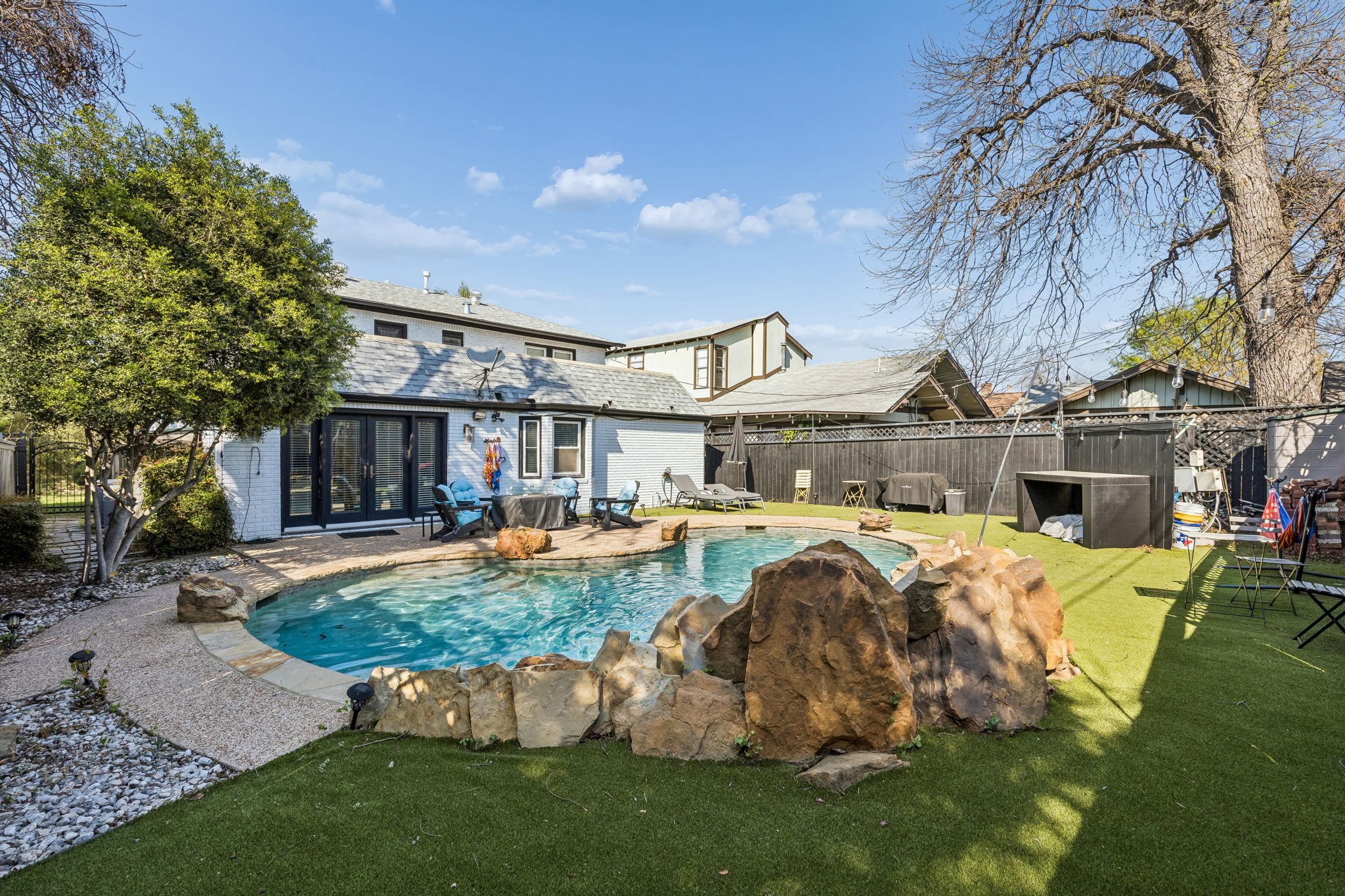 2235 Mistletoe Boulevard Fort Worth TX 76110