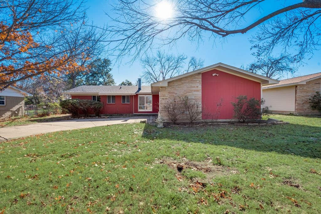 4617 South Drive W Fort Worth TX 76132