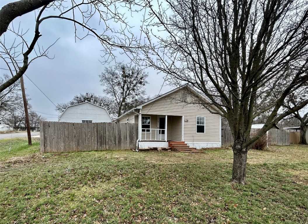 208 N Gardner Street Whitewright TX 75491