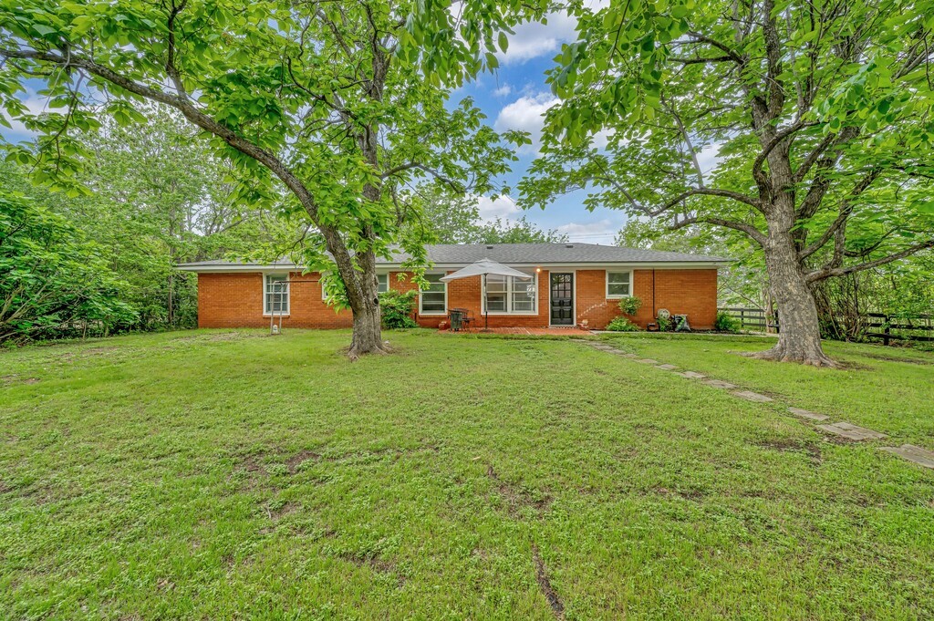 311 E Newland Robinson TX 76706