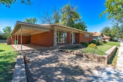 712 S Commercial Avenue Coleman TX 76834