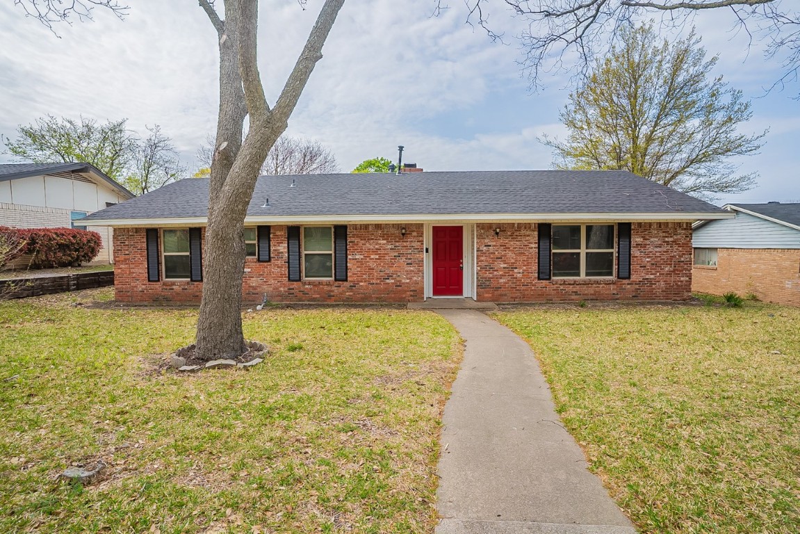 2536 Club Manor Drive Dallas TX 75237