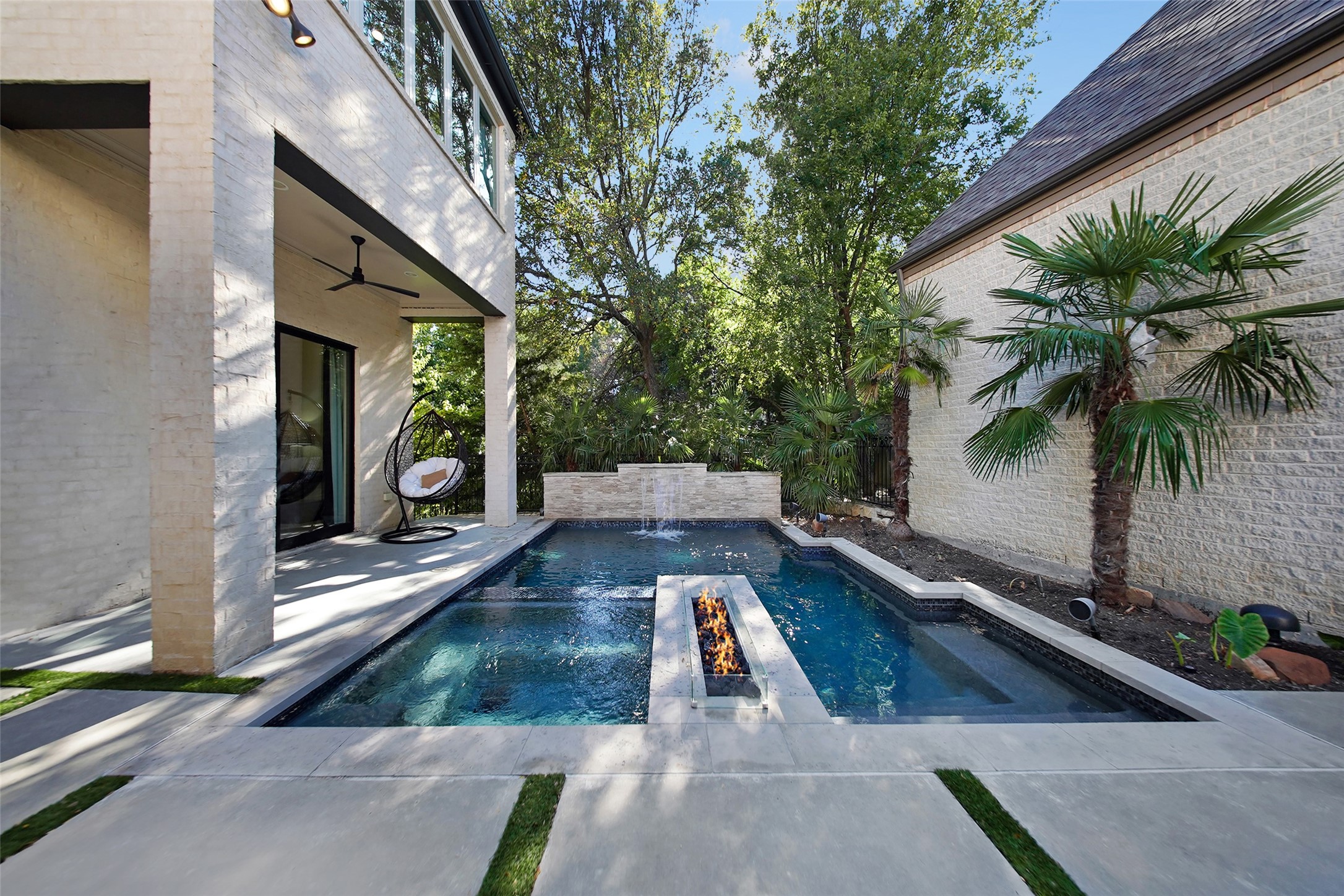 32 Devonstone Place Dallas TX 75248