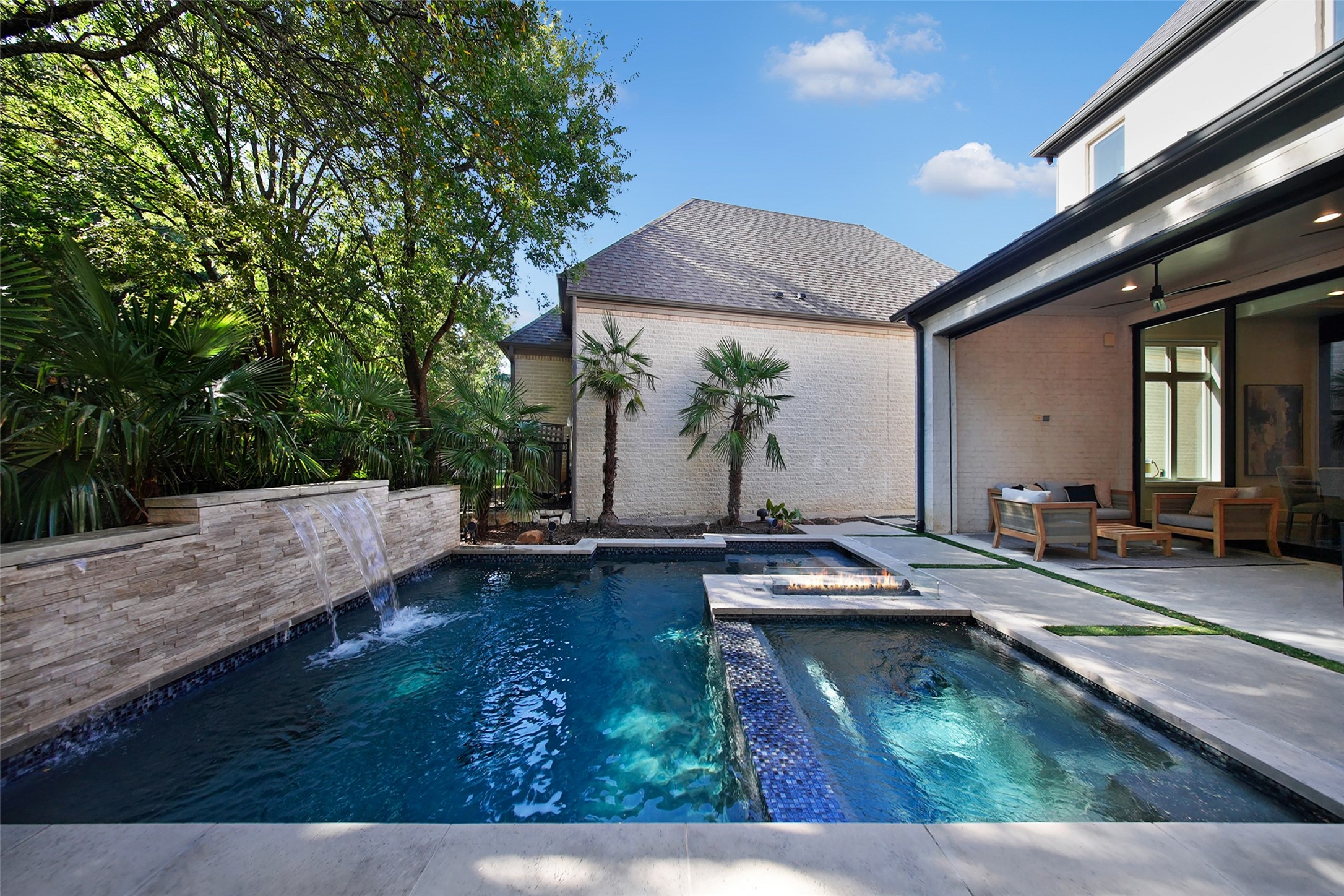 32 Devonstone Place Dallas TX 75248