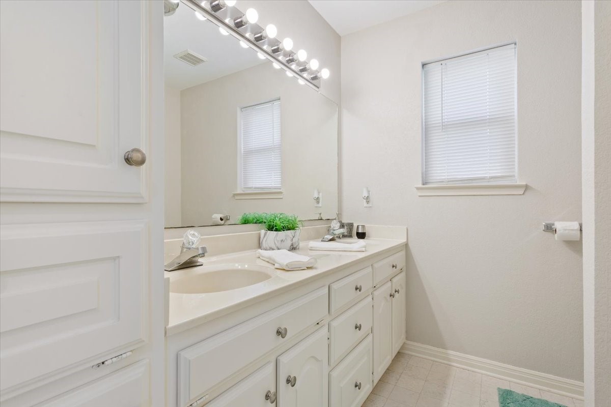 327 E Chapman Road Hewitt TX 76643