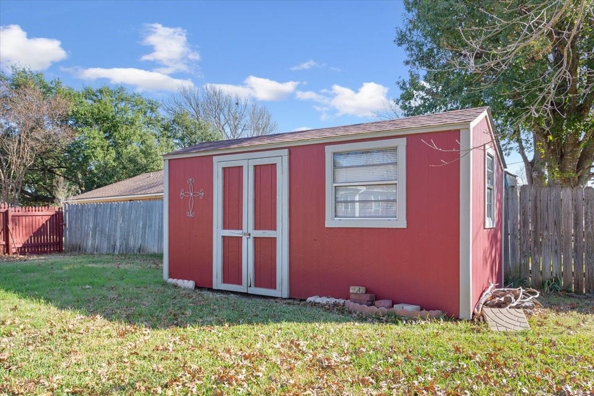 327 E Chapman Road Hewitt TX 76643